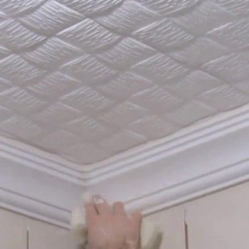 <div style:"display:none"></div>