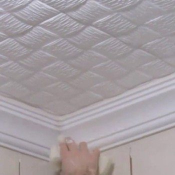 <div style:"display:none"></div>